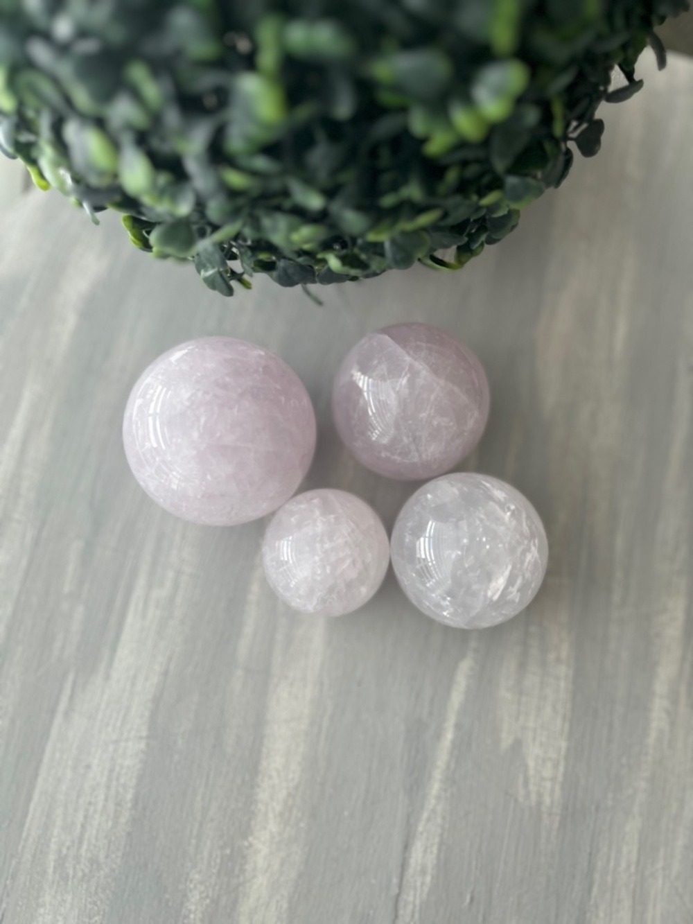 Lavender quartz sphere - Picture 4 of 5